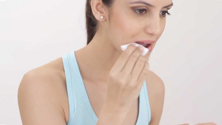 Natural Makeup Removal Hacks – Be it Lipstick, Base Layers Or Waterproof Kohl!